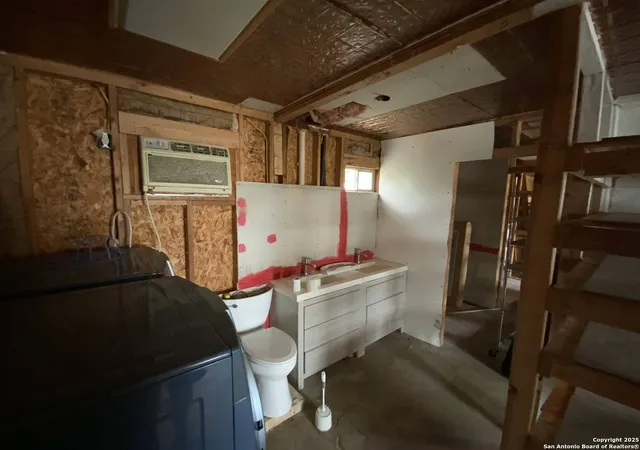 Photo 4 of Single family home for sale at 719 S Olive, San Antonio, TX 78203 | MLS# 1906753 | Listing updated on 2026-03-30
