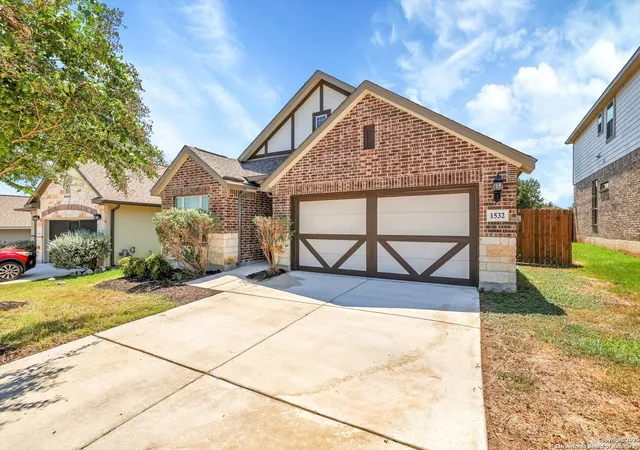 Photo 2 of Sale Pending at 1532 Spechts Ranch, New Braunfels, TX 78132 | MLS# 1906818 | Listing updated on 2025-11-22