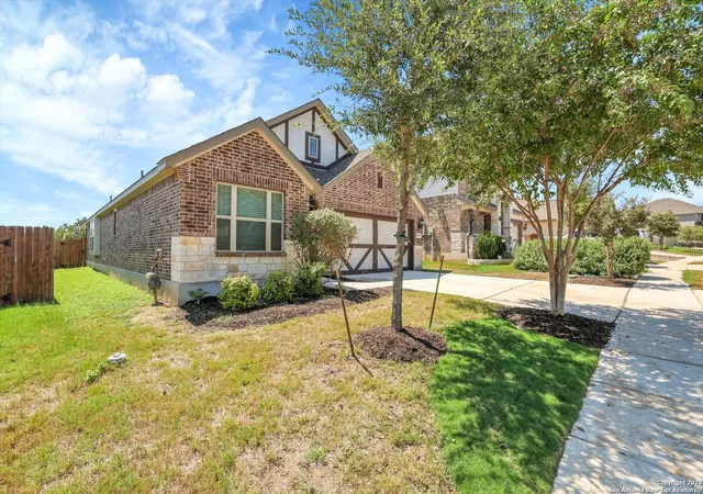 Photo 3 of Sale Pending at 1532 Spechts Ranch, New Braunfels, TX 78132 | MLS# 1906818 | Listing updated on 2025-11-22