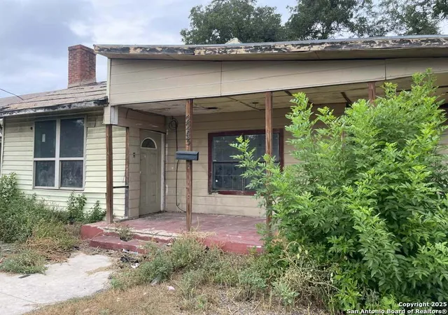 Photo 2 of Sale Pending at 2243 E Houston, San Antonio, TX 78202 | MLS# 1906840 | Listing updated on 2025-11-20