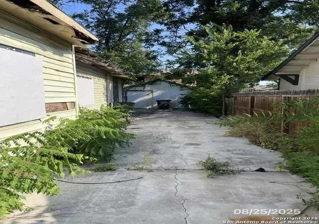 Photo 3 of Sale Pending at 2243 E Houston, San Antonio, TX 78202 | MLS# 1906840 | Listing updated on 2025-11-20