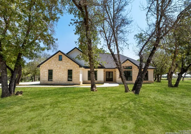 2nd image of 216 Oak Fields, Floresville, TX 78114 | MLS# 1906942
