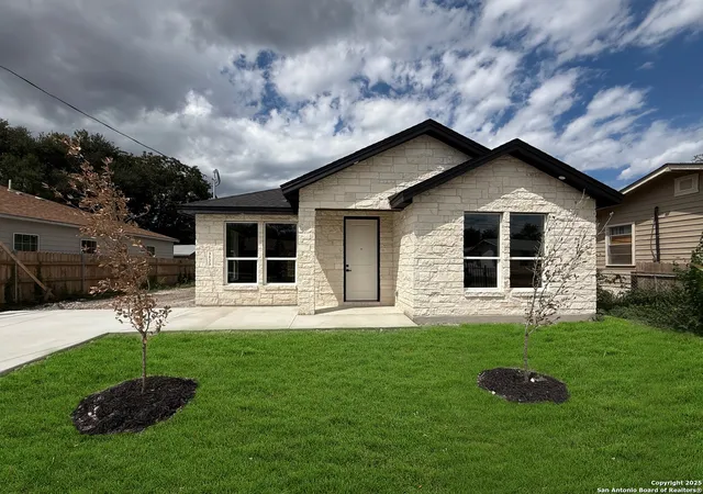 Photo 1 of Sale Pending at 3123 Neptune St, San Antonio, TX 78226 | MLS# 1906946 | Listing updated on 2026-01-13