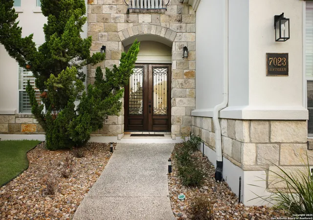 Photo 4 of Sale Pending at 7023 Hovingham, San Antonio, TX 78257 | MLS# 1906951 | Listing updated on 2025-10-10