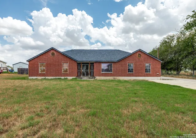 Photo 2 of Single family home for sale at 21190 Senior Rd, Von Ormy, TX 78073 | MLS# 1906962 | Listing updated on 2025-10-27
