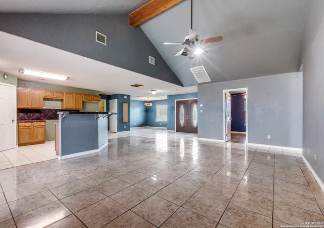 Photo 3 of Single family home for sale at 21190 Senior Rd, Von Ormy, TX 78073 | MLS# 1906962 | Listing updated on 2025-10-27