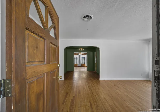 Photo 2 of Sale Pending at 542 Channing, San Antonio, TX 78210 | MLS# 1906991 | Listing updated on 2025-11-22