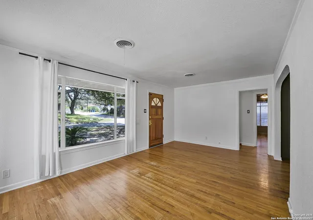 Photo 3 of Sale Pending at 542 Channing, San Antonio, TX 78210 | MLS# 1906991 | Listing updated on 2025-11-22