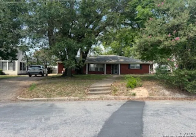 Photo 2 of Single family home for sale at 317 N Madison, Madisonville, TX 77864 | MLS# 1907008 | Listing updated on 2025-10-18