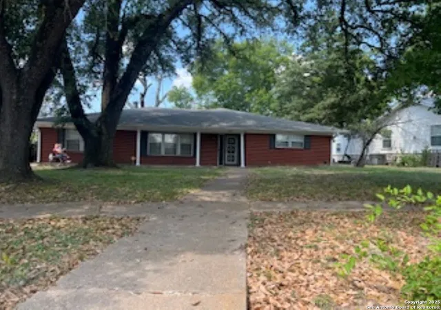 Photo 1 of Single family home for sale at 317 N Madison, Madisonville, TX 77864 | MLS# 1907008 | Listing updated on 2025-10-18