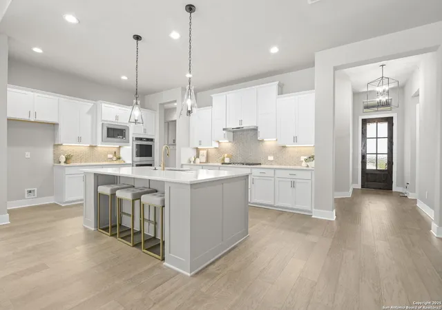 Photo 3 of Sale Pending at 204 Dulce Vista, Boerne, TX 78006 | MLS# 1907085 | Listing updated on 2026-02-17