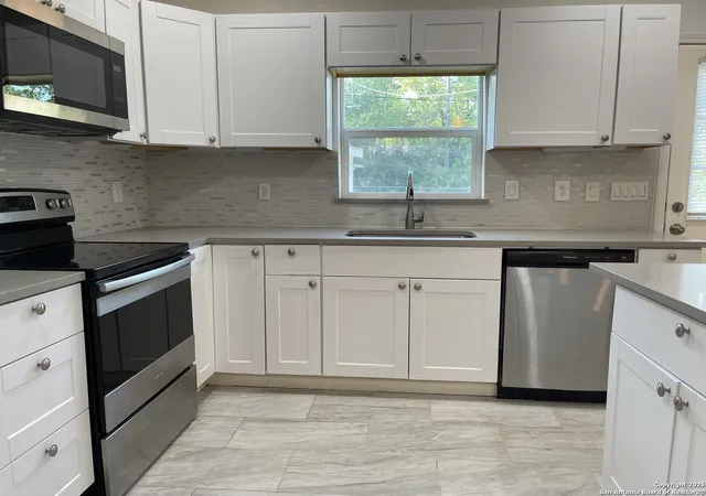 Photo 1 of Single family home for sale at 1034 Elsmere Pl, San Antonio, TX 78201 | MLS# 1907143 | Listing updated on 2025-11-11