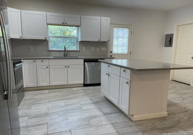 Photo 2 of Single family home for sale at 1034 Elsmere Pl, San Antonio, TX 78201 | MLS# 1907143 | Listing updated on 2025-11-11