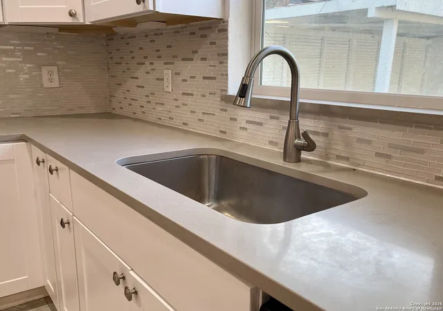 Photo 3 of Single family home for sale at 1034 Elsmere Pl, San Antonio, TX 78201 | MLS# 1907143 | Listing updated on 2025-11-11