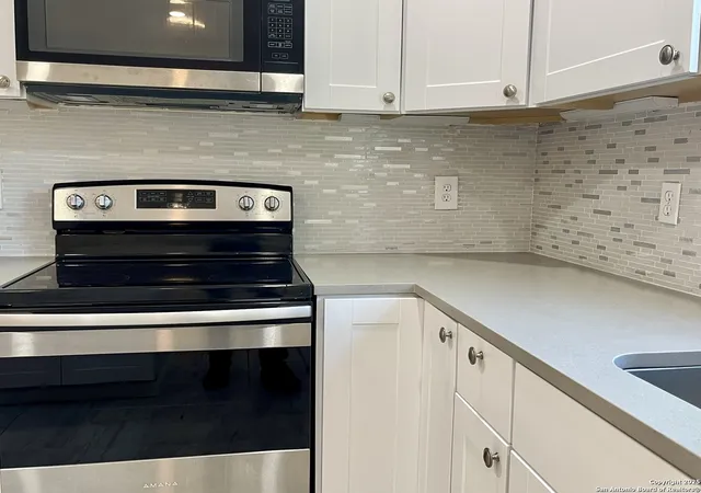 Photo 3 of Single family home for sale at 1034 Elsmere Pl, San Antonio, TX 78201 | MLS# 1907143 | Listing updated on 2025-11-11