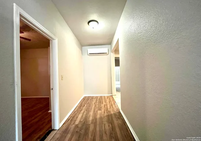 Listing Photo 4 - Condo for sale in building located at 1309 Keats, San Antonio, TX 78211