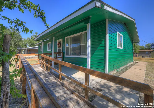 Photo 2 of Single family home for sale at 102 Selvera, Kyle, TX 78640 | MLS# 1907147 | Listing updated on 2025-11-17