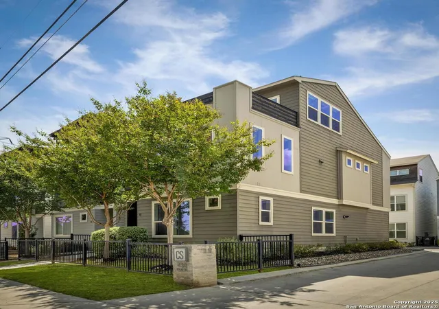Photo 2 of Sale Pending at 430 Clay St #11, San Antonio, TX 78204 | MLS# 1907170 | Listing updated on 2025-11-19