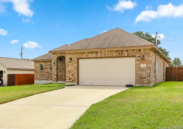 Photo 2 of Sale Pending at 124 Ridgecrest, Floresville, TX 78114 | MLS# 1907223 | Listing updated on 2025-12-29