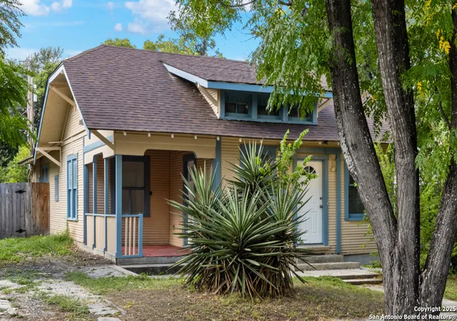 Photo 2 of Single family home for sale at 1032 W Kings Hwy, San Antonio, TX 78201 | MLS# 1907242 | Listing updated on 2025-11-07