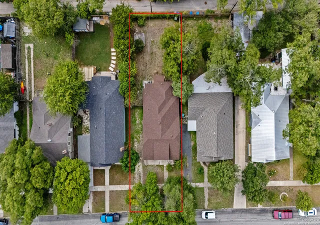 Photo 3 of Single family home for sale at 1032 W Kings Hwy, San Antonio, TX 78201 | MLS# 1907242 | Listing updated on 2025-11-07