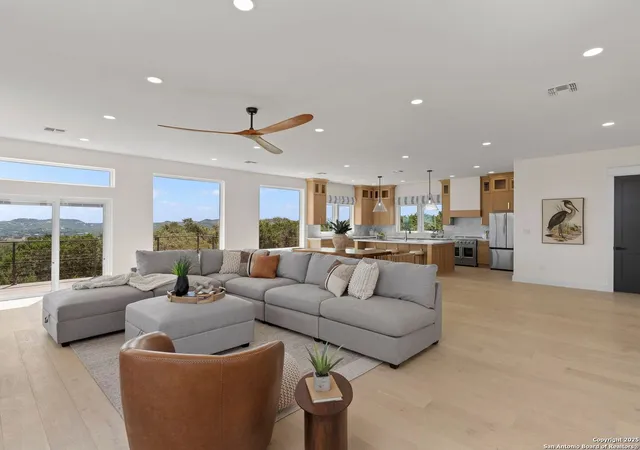 Photo 4 of Single family home for sale at 3140 Westview, Canyon Lake, TX 78133 | MLS# 1907250 | Listing updated on 2025-11-16