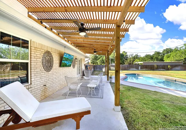 Photo 3 of Sale Pending at 3 Quail Hollow, Pleasanton, TX 78064 | MLS# 1907262 | Listing updated on 2025-10-17