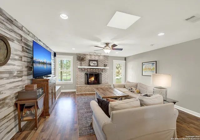 Photo 3 of Sale Pending at 3 Quail Hollow, Pleasanton, TX 78064 | MLS# 1907262 | Listing updated on 2025-10-17
