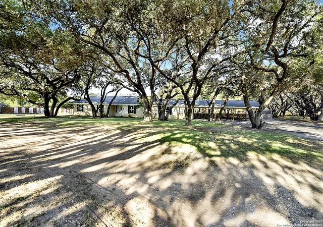 Photo 4 of Sale Pending at 3 Quail Hollow, Pleasanton, TX 78064 | MLS# 1907262 | Listing updated on 2025-10-17