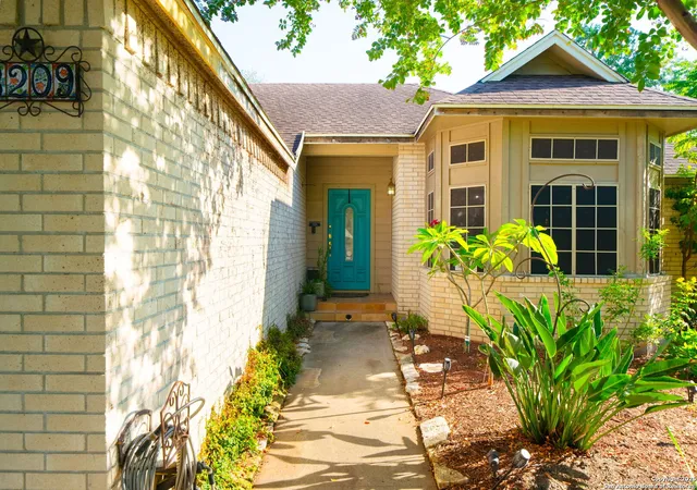 Photo 3 of Sale Pending at 3209 Halfpenny St, Corpus Christi, TX 78414 | MLS# 1907281 | Listing updated on 2025-09-17