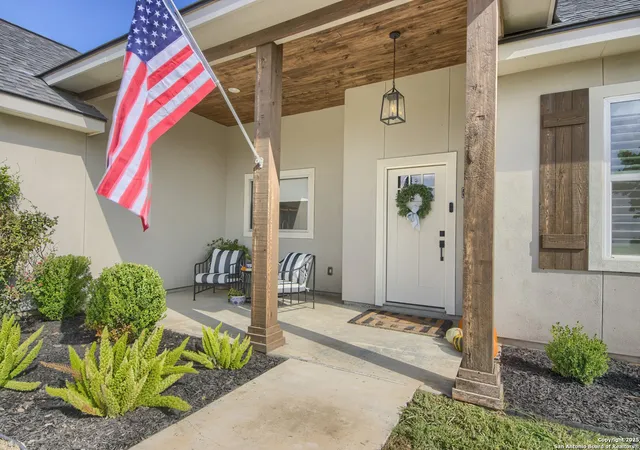 Photo 2 of Single family home for sale at 806 34th Street, Hondo, TX 78861 | MLS# 1907306 | Listing updated on 2025-10-31
