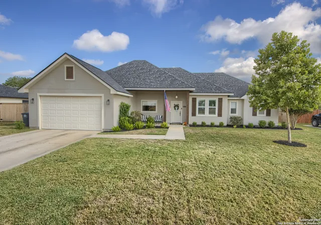 Photo 1 of Single family home for sale at 806 34th Street, Hondo, TX 78861 | MLS# 1907306 | Listing updated on 2025-10-31