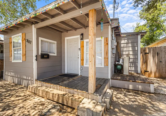 Photo 2 of Sale Pending at 3537 S Laredo St, San Antonio, TX 78207 | MLS# 1907349 | Listing updated on 2026-02-05