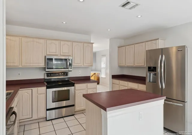 Photo 3 of Sale Pending at 11806 Brg Hampton, San Antonio, TX 78251 | MLS# 1907361 | Listing updated on 2025-10-08