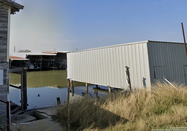 Photo 3 of Single family home for sale at 190 County Road 307 A, Port Lavaca, TX 77979 | MLS# 1907379 | Listing updated on 2025-12-14
