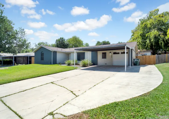 Photo 3 of Sale Pending at 7427 Castle Trl Dr, San Antonio, TX 78218 | MLS# 1907398 | Listing updated on 2025-10-22