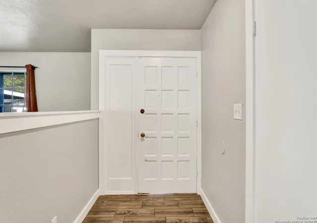 Photo 4 of Sale Pending at 7427 Castle Trl Dr, San Antonio, TX 78218 | MLS# 1907398 | Listing updated on 2025-10-22