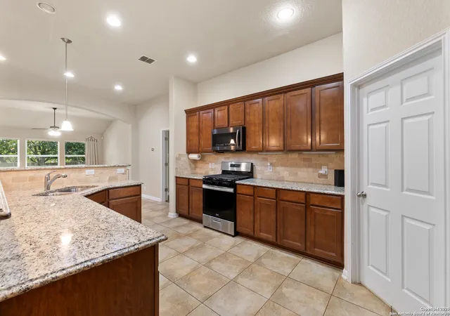 Photo 3 of Single family home for sale at 10728 Barnsford Ln, Helotes, TX 78023 | MLS# 1907402 | Listing updated on 2025-12-31