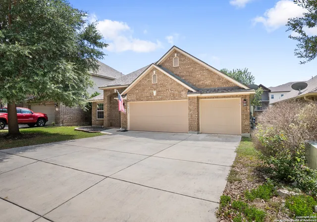 Photo 1 of Single family home for sale at 10728 Barnsford Ln, Helotes, TX 78023 | MLS# 1907402 | Listing updated on 2025-12-31