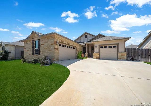 Photo 3 of Sale Pending at 233 Iron Gate, Pleasanton, TX 78064 | MLS# 1907408 | Listing updated on 2026-01-06