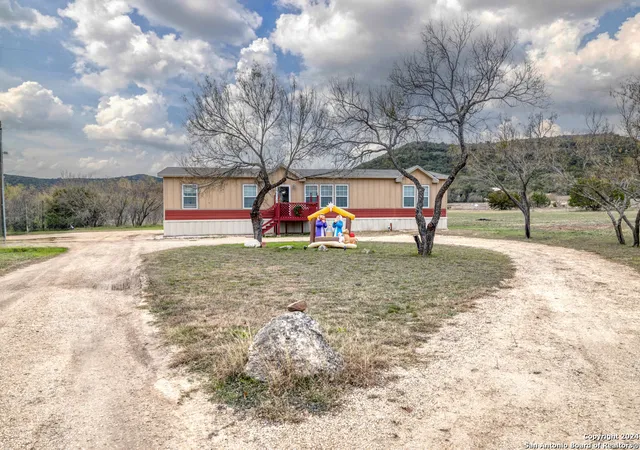 5th image of 1189 Cr 350, Concan, TX 78838 | MLS# 1907446