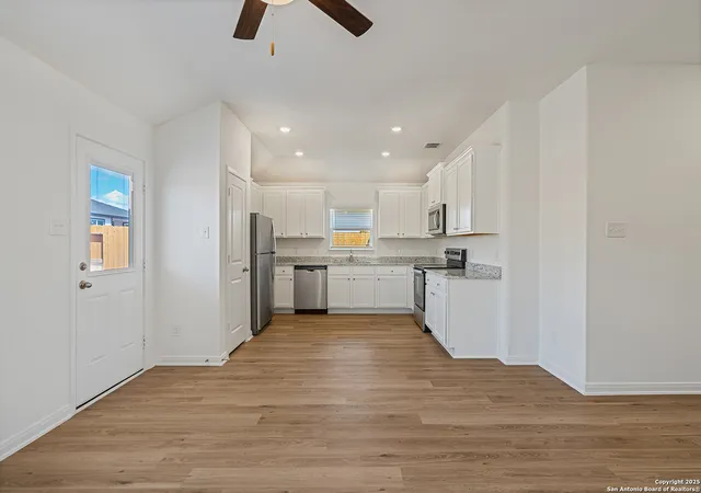 Photo 3 of Single family home for sale at 16012 Stratford Cove, Lytle, TX 78052 | MLS# 1907447 | Listing updated on 2025-12-09
