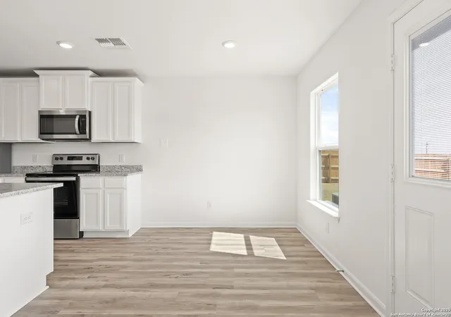 Photo 4 of Sale Pending at 16028 Stratford Cvs, Lytle, TX 78052 | MLS# 1907449 | Listing updated on 2025-09-12