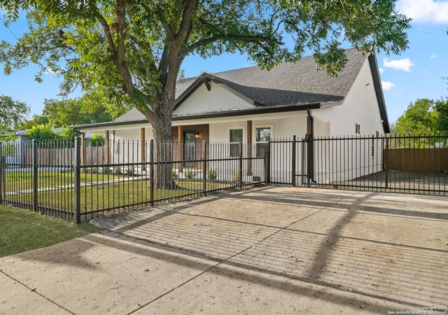 Photo 3 of Single family home for sale at 367 Rosebud, San Antonio, TX 78221 | MLS# 1907455 | Listing updated on 2025-10-08