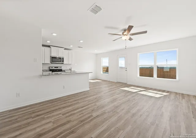 Photo 3 of Single family home for sale at 16008 Stratford Cove, Lytle, TX 78052 | MLS# 1907457 | Listing updated on 2025-12-09
