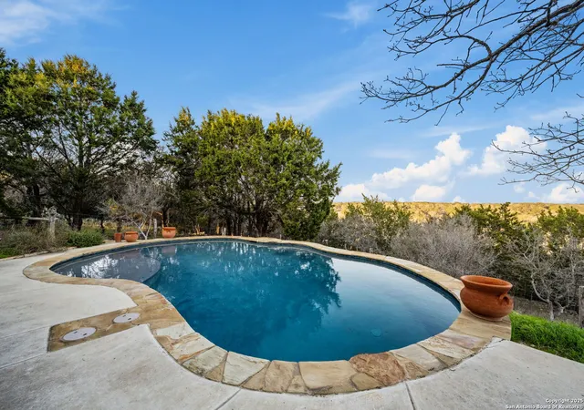 Photo 2 of Sale Pending at 124 Hoskins Trl, Boerne, TX 78006 | MLS# 1907505 | Listing updated on 2025-12-28