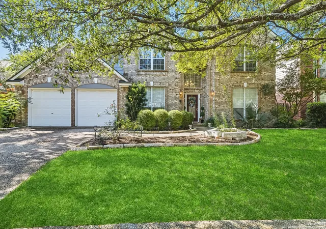 Photo 3 of Sale Pending at 11 Weyfield, San Antonio, TX 78248 | MLS# 1907516 | Listing updated on 2025-10-23