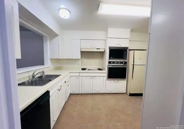 2nd image of 102 Ruelle Ln #210, San Antonio, TX 78209 | MLS# 1907532