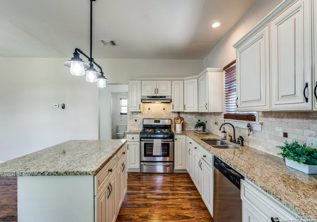 Photo 3 of Sale Pending at 418 Muncey, San Antonio, TX 78202 | MLS# 1907536 | Listing updated on 2025-09-25