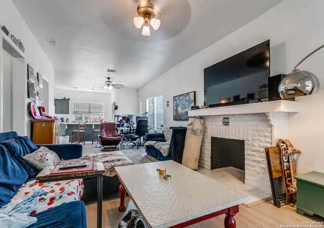Listing Photo 5 - Condo for sale in building located at 646 Avant, San Antonio, TX 78210